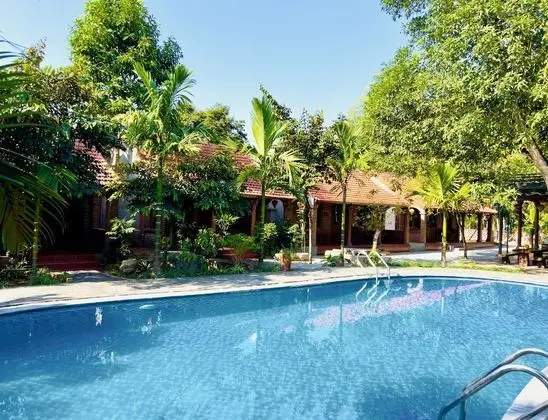 Deluxe Bungalov, Havuz Manzaralı