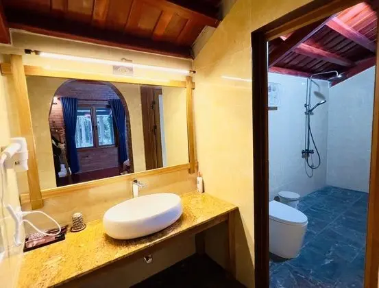 Deluxe Üç Kişilik Oda, Havuz Manzaralı