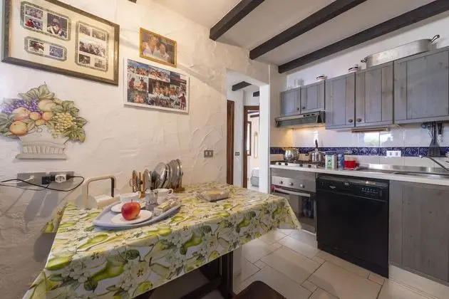 Family Ev, Birden Çok Yatak, 2 Banyolu, Bahçeli (Villa Nini With Sea View)