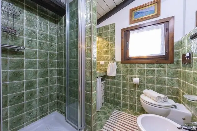 Family Ev, Birden Çok Yatak, 2 Banyolu, Bahçeli (Villa Nini With Sea View)