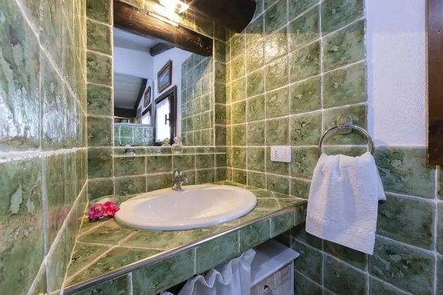 Family Ev, Birden Çok Yatak, 2 Banyolu, Bahçeli (Villa Nini With Sea View)