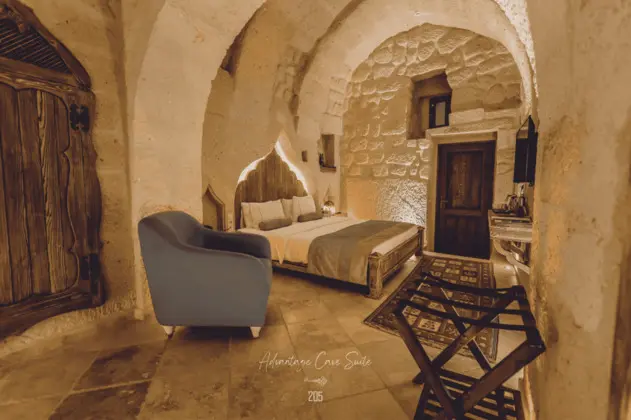 Adventage Cave Suite