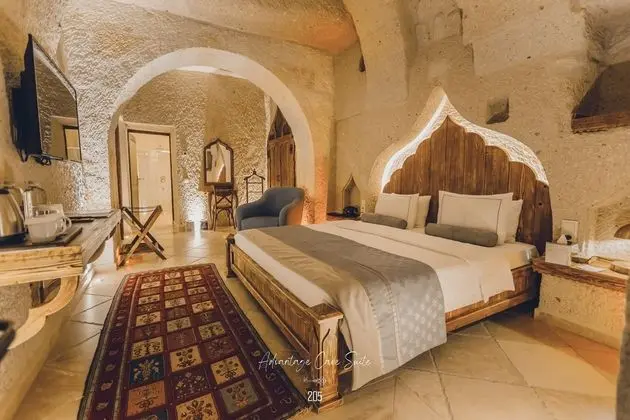 Adventage Cave Suite