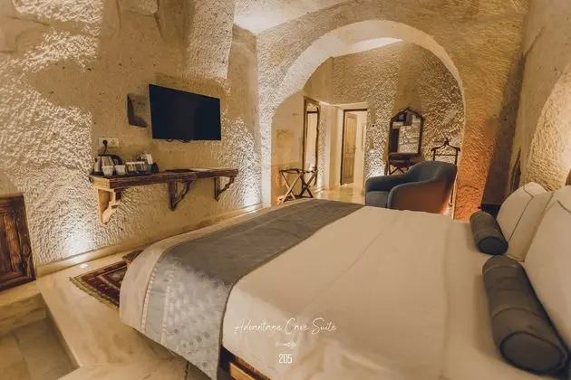 Adventage Cave Suite