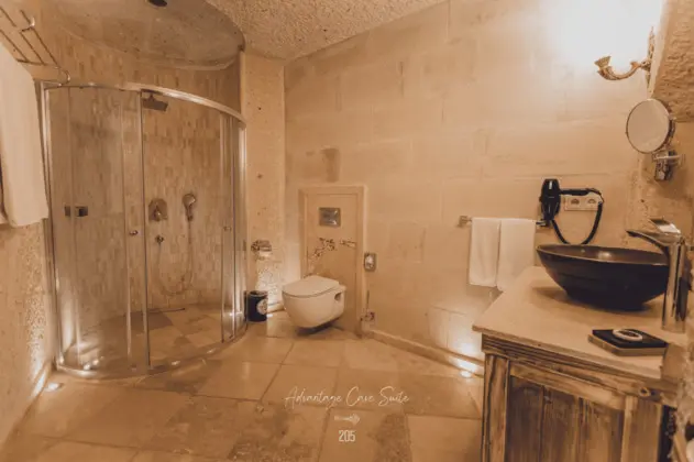 Adventage Cave Suite