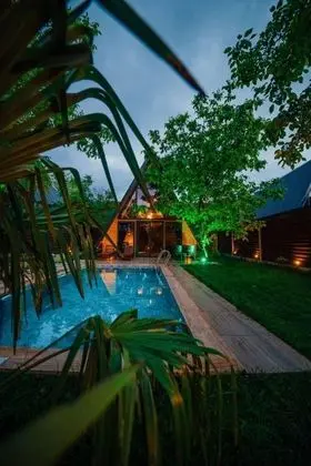 Bungalow, Bahçe Manzaralı, Havuzlu