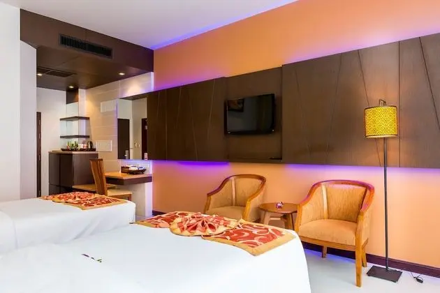 Grand Oda, Havuz Manzaralı