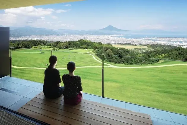 İki Ayrı Yataklı Oda, Sigara İçilebilir