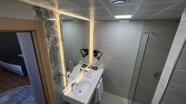 Corner Suite