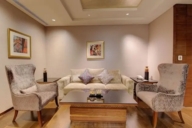 Luxury Oda (Niranta Suite )