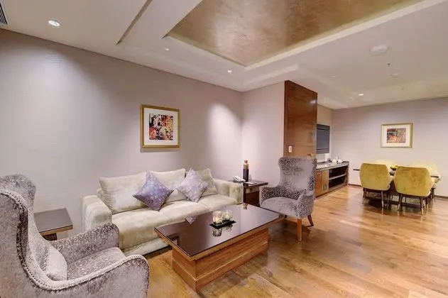 Luxury Oda (Niranta Suite )