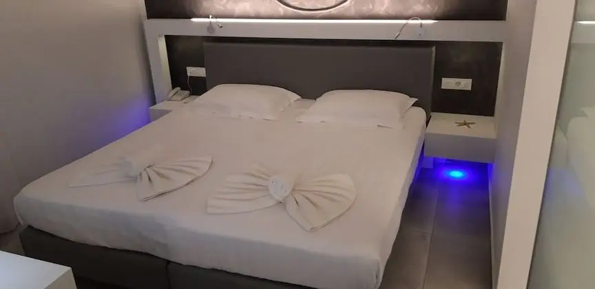 Exclusive Stüdyo, Havuz Manzaralı