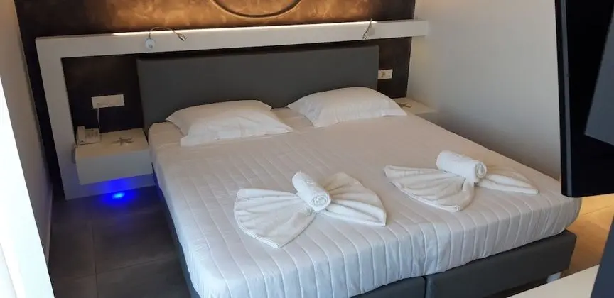 Exclusive Stüdyo, Havuz Manzaralı