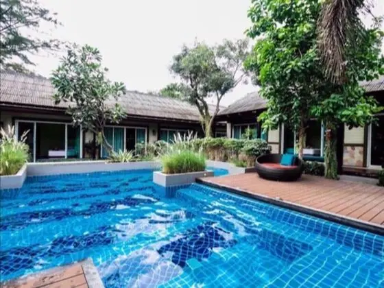 Deluxe Swimming Pool