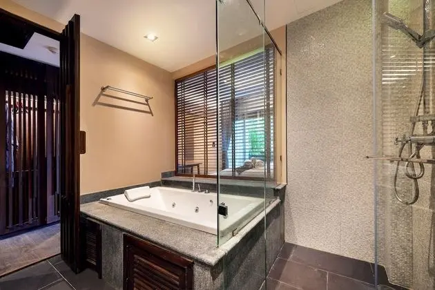Deluxe Jacuzzi