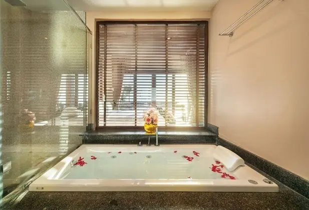 Deluxe Jacuzzi Seaview