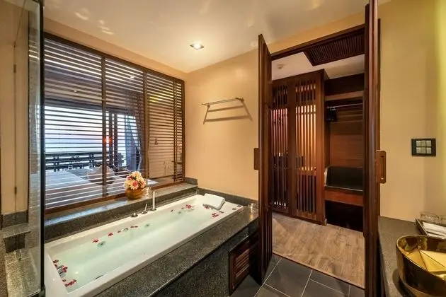 Deluxe Jacuzzi Seaview
