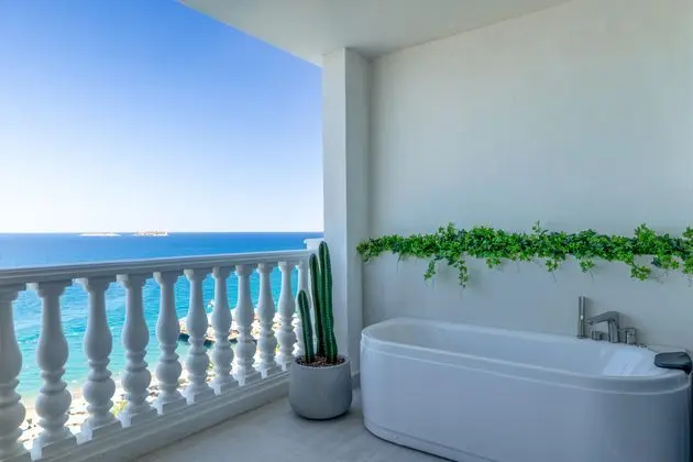 https://images.etstur.com/imgproxy/resize/2560x1440/files/images/hotelImages/etsrooms/438/Nirvana_Dolce_Vita_20251113120702_8.jpg