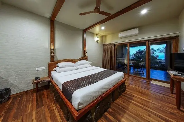 Honeymoon Suite with bath Tub (Nishigandh)