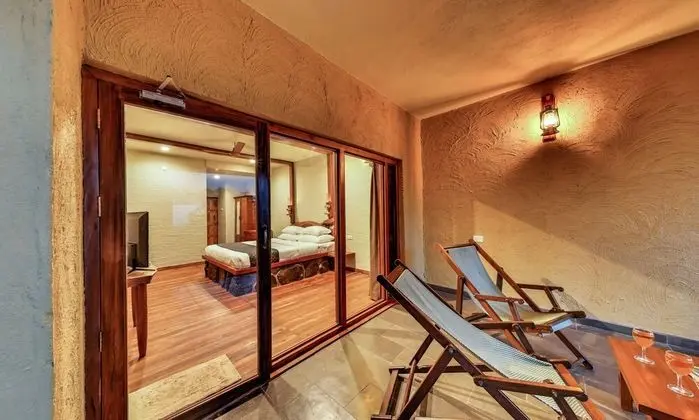 Honeymoon Suite with bath Tub (Nishigandh)