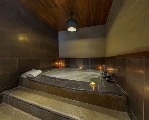 Honeymoon Suite with bath Tub (Nishigandh)