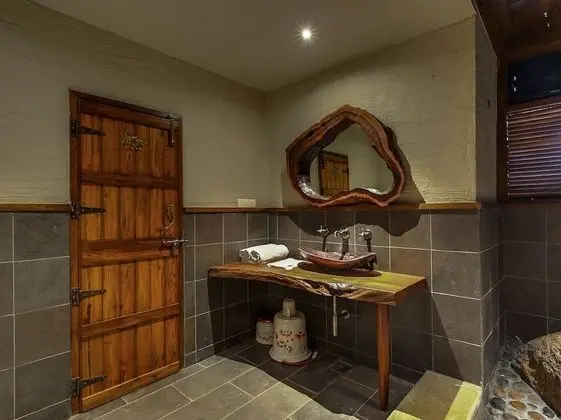 Honeymoon Suite with bath Tub (Nishigandh)