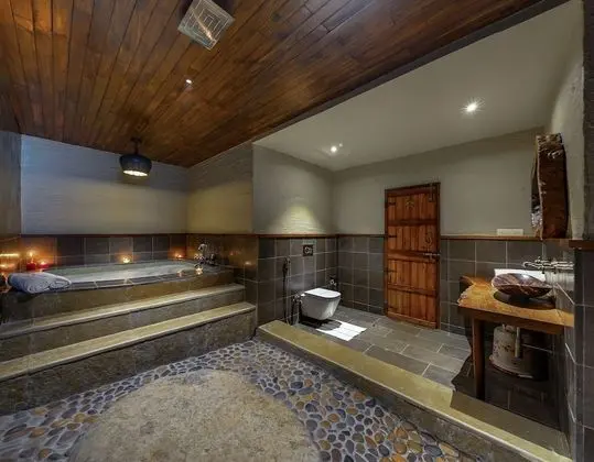 Honeymoon Suite with bath Tub (Nishigandh)