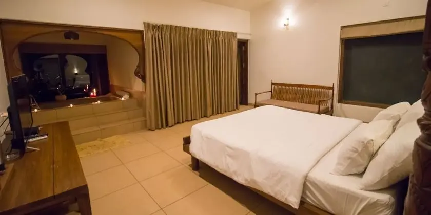 Suite room with open bath tub (jai Jui)