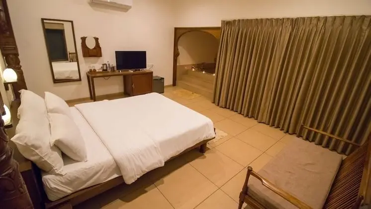 Suite room with open bath tub (jai Jui)