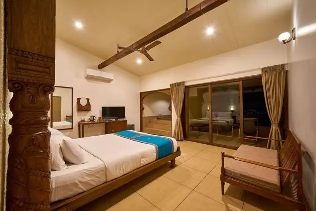 Suite room with open bath tub (jai Jui)