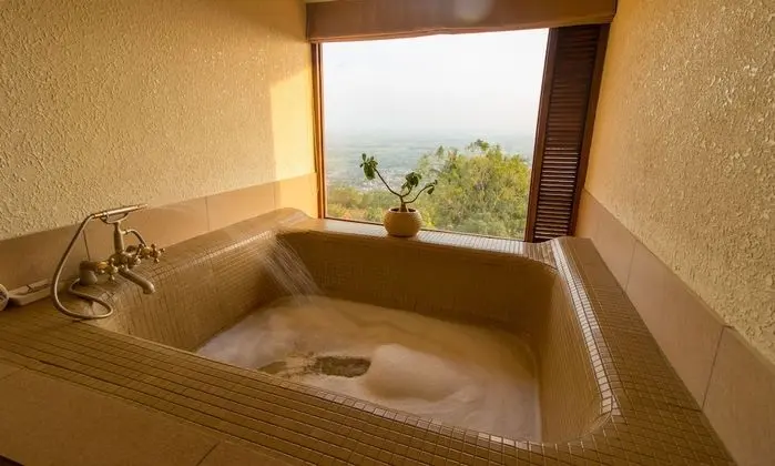 Suite room with open bath tub (jai Jui)