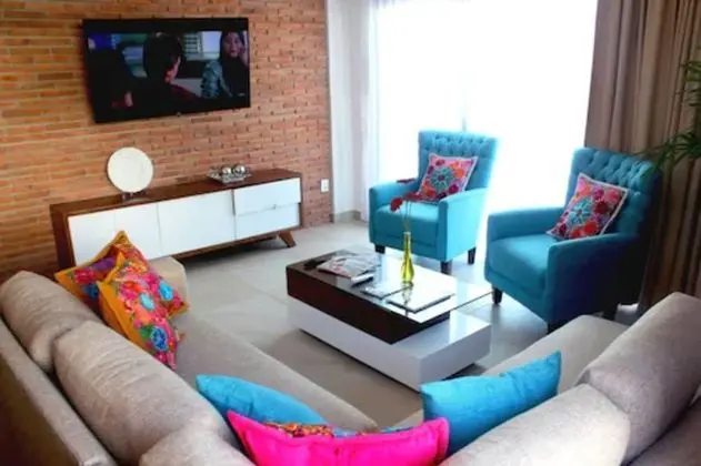 Condo 1BR Front