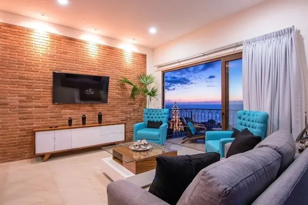 Condo 2BR