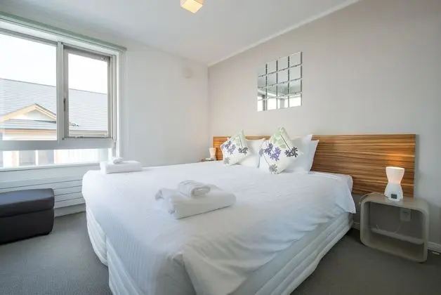 Tek Büyük veya İki Ayrı Yataklı Oda (Deep Tracks Condo 1 Bedroom)