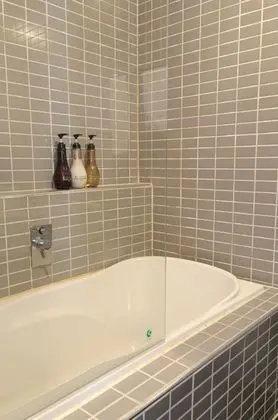 Tek Büyük veya İki Ayrı Yataklı Oda (Deep Tracks Condo 2 Bedroom)