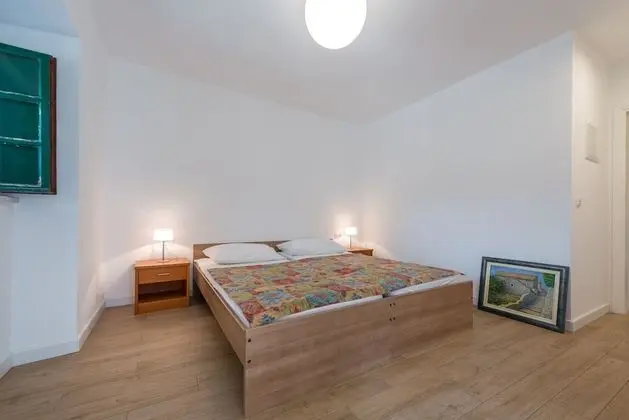 Villa (Six Bedroom Villa with Terrace and Sw)