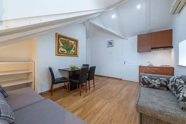 Villa (Six Bedroom Villa with Terrace and Sw)