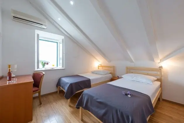 Villa (Six Bedroom Villa with Terrace and Sw)