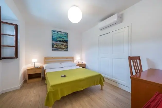 Villa (Six Bedroom Villa with Terrace and Sw)