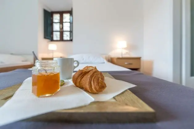 Villa (Six Bedroom Villa with Terrace and Sw)