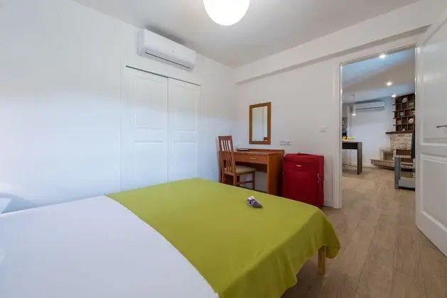 Villa (Six Bedroom Villa with Terrace and Sw)