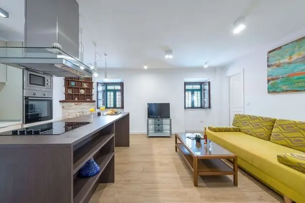 Villa (Six Bedroom Villa with Terrace and Sw)