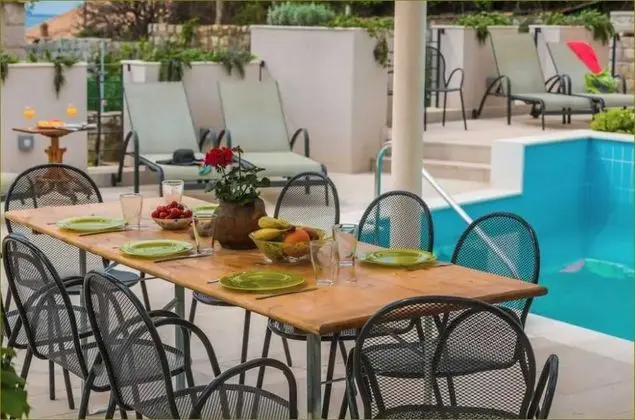 Villa (Six Bedroom Villa with Terrace and Sw)