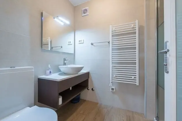 Villa (Six Bedroom Villa with Terrace and Sw)