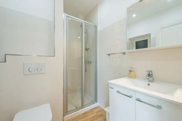 Villa (Six Bedroom Villa with Terrace and Sw)