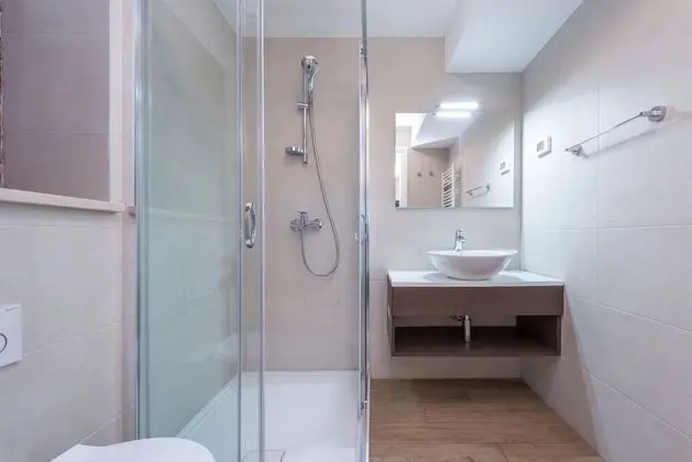 Villa (Six Bedroom Villa with Terrace and Sw)