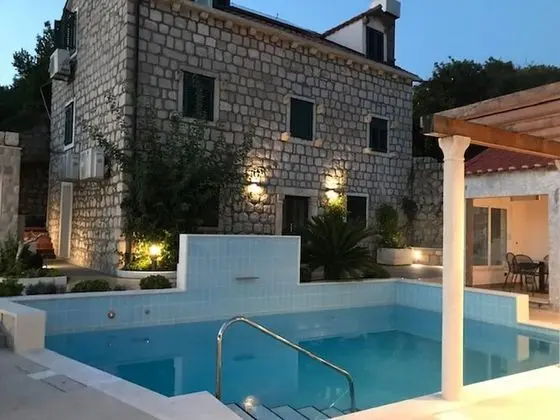 Villa (Six Bedroom Villa with Terrace and Sw)