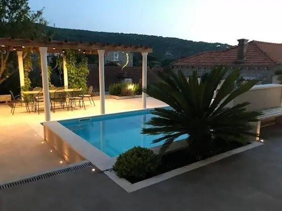 Villa (Six Bedroom Villa with Terrace and Sw)