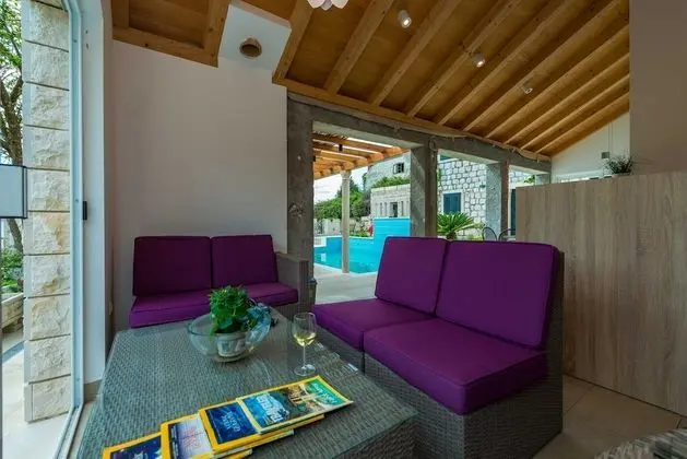 Villa (Six Bedroom Villa with Terrace and Sw)