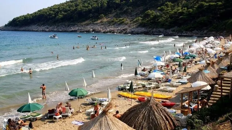 Villa (Six Bedroom Villa with Terrace and Sw)